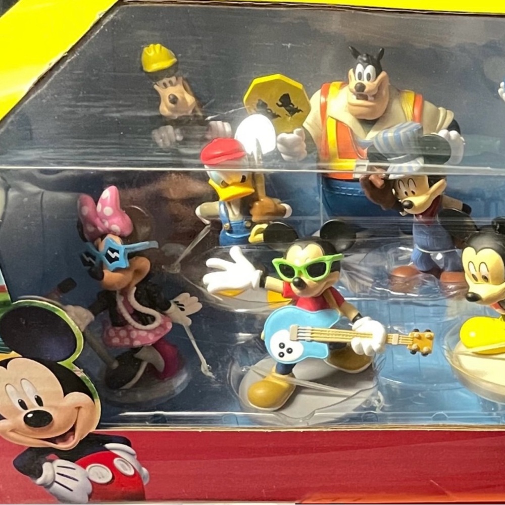 Disney Mickey and Friends Playset with Blue and Red Highlights
